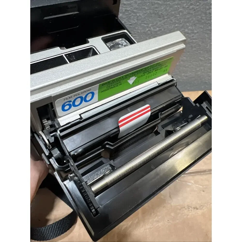 Polaroid Sun 600 LMS Instant Film Camera w/ Strap & Flash - Tested